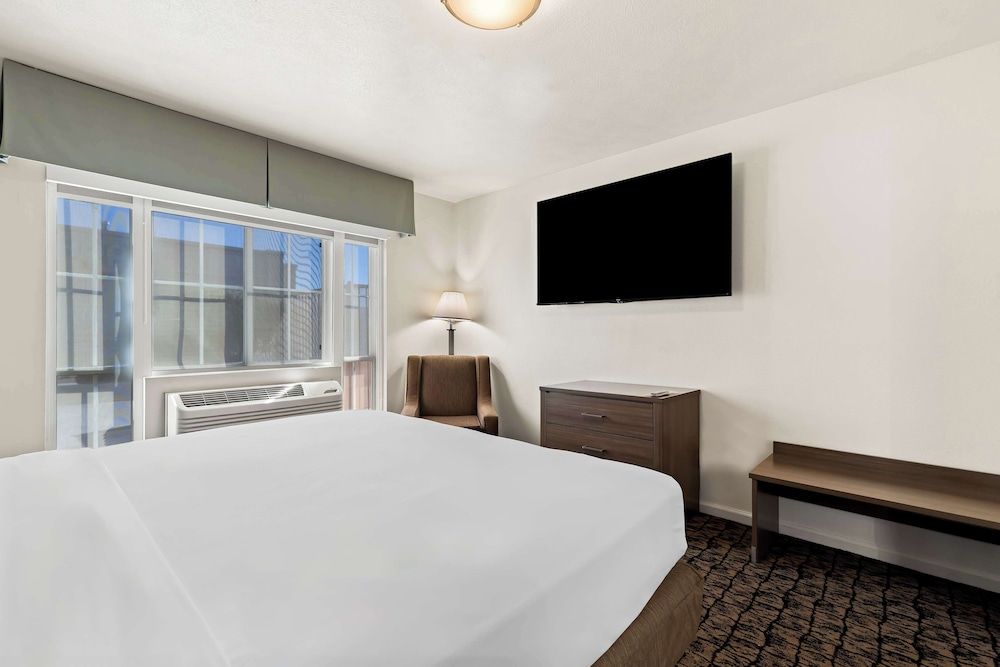 Best Western El Centro Inn Suite, 1 King Bed, Non Smoking, Refrigerator & Microwave 2