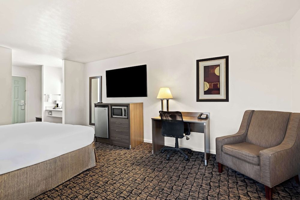 Best Western El Centro Inn Standard Room, 1 King Bed, Accessible, Non Smoking 3