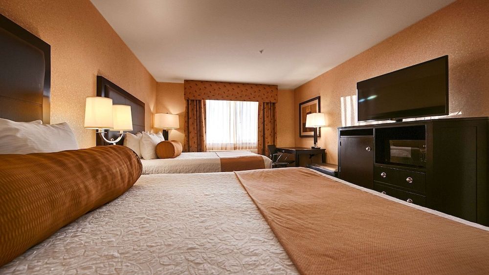Standard Room, 2 Queen Beds, Non Smoking (Larger Room Wet Bar)