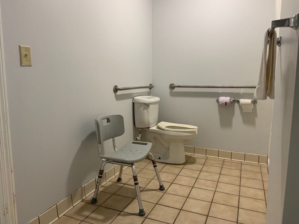 Key West Inn - Childersburg Room, 1 King Bed, Accessible, Non Smoking 5