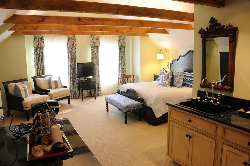 The Lyme Inn Extended Stay Suite, Kitchenette 4