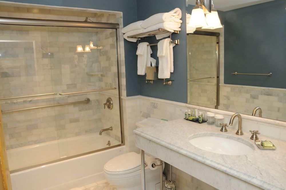 The Lyme Inn Classic Room, 1 King Bed 4