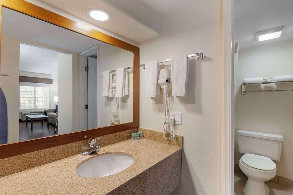 Best Western Desert Inn Suite, 1 Queen Bed, Non Smoking, Refrigerator & Microwave (Separate Living Room;with Sofabed) 2