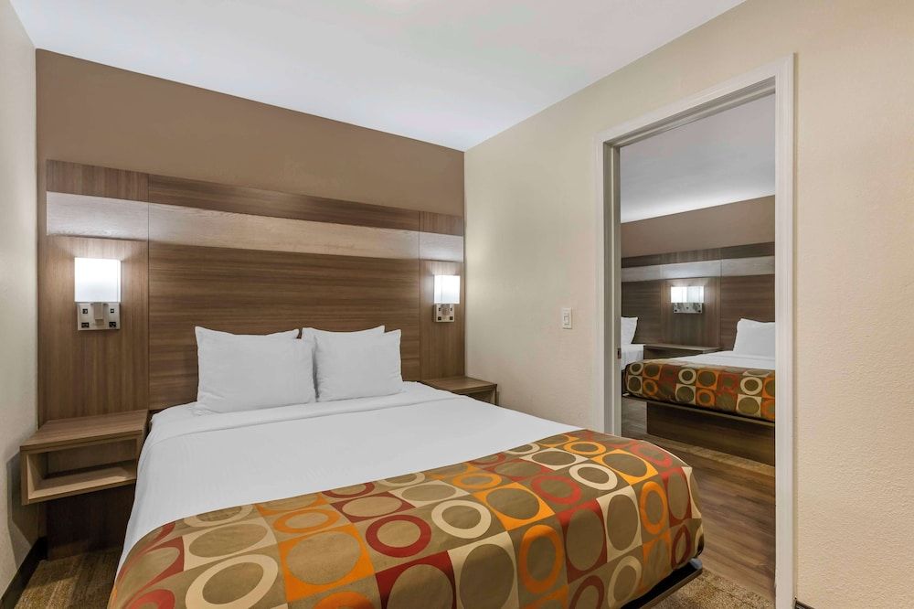 Best Western Desert Inn Suite, Multiple Beds, Non Smoking, Refrigerator & Microwave