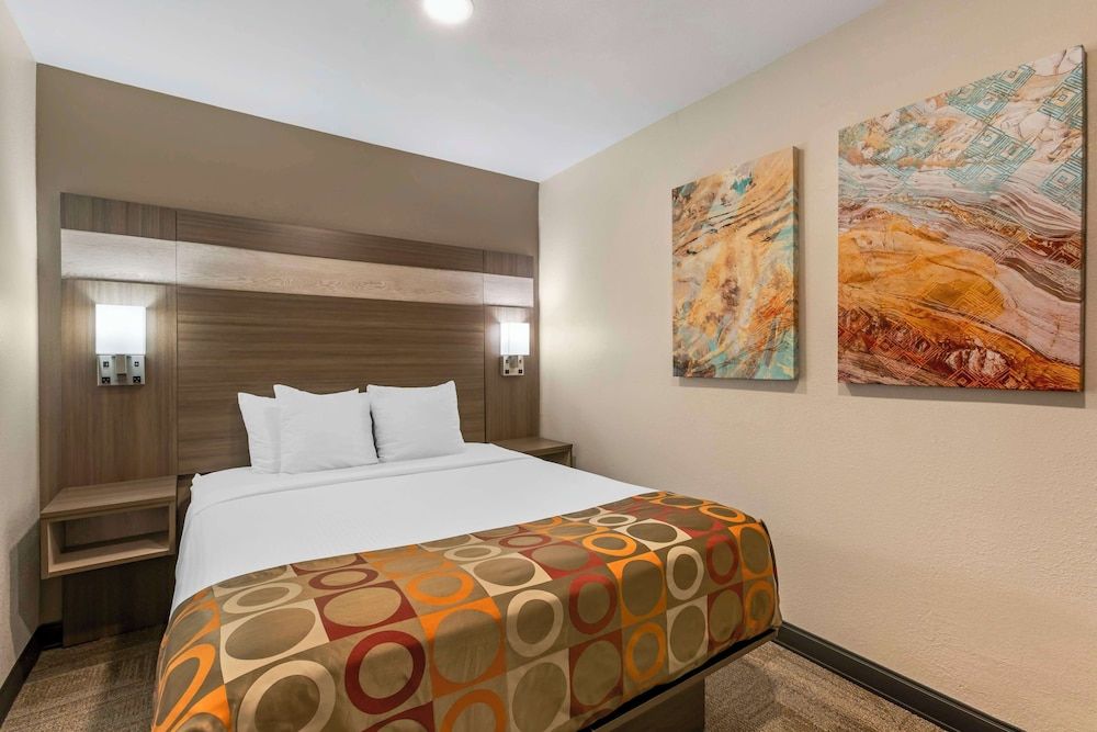 Best Western Desert Inn Suite, 1 Queen Bed, Non Smoking, Refrigerator & Microwave (Separate Living Room;with Sofabed)