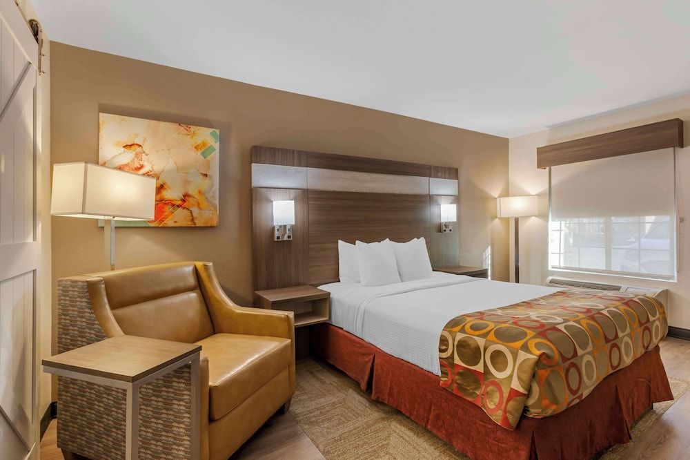 Best Western Desert Inn Standard Room, 1 Queen Bed, Accessible, Bathtub 3