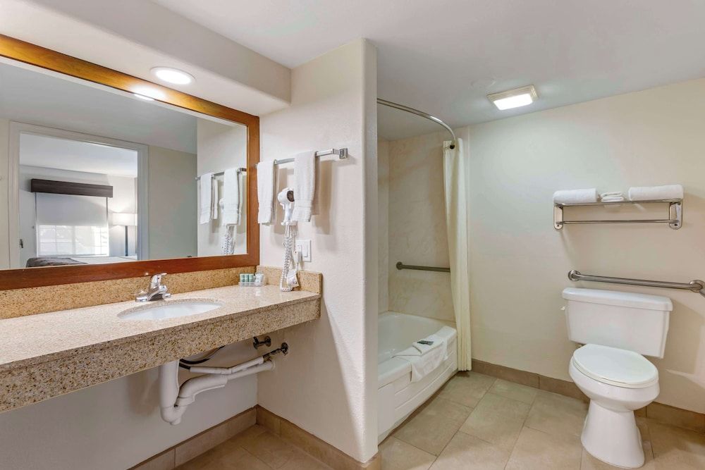 Best Western Desert Inn Standard Room, 1 Queen Bed, Accessible, Bathtub 4