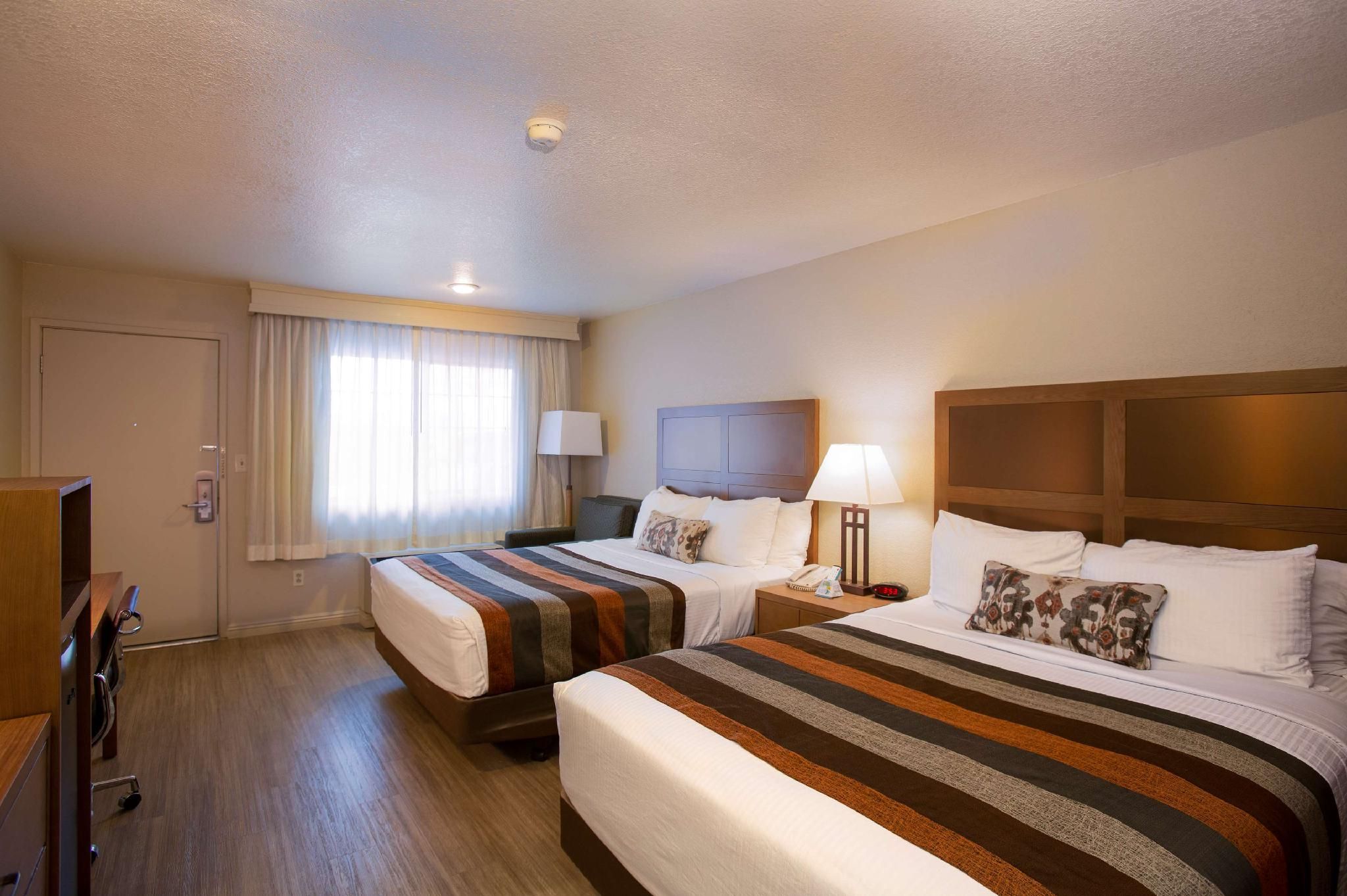 2 king beds, nonsmoking, balcony