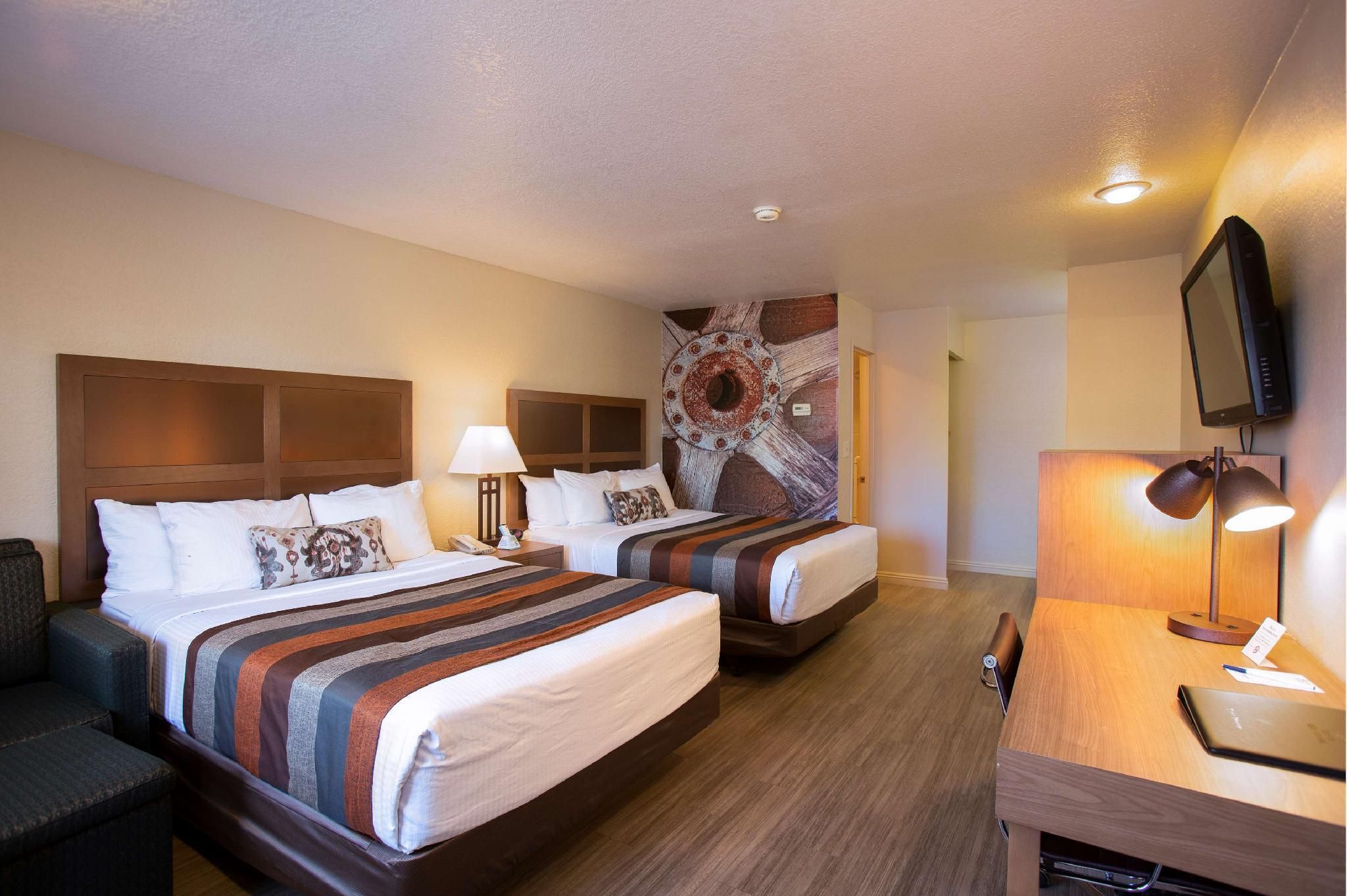 Accessible - 1 King 1 Queen, Mobility Accessible, Roll In Shower, Microwave And Refrigerator