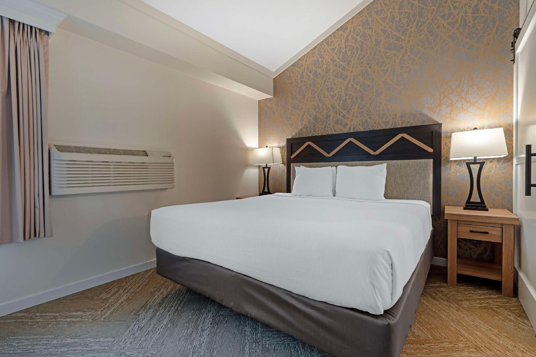 Suite - 2 King Beds, Nonsmoking, Two Bedrooms, Sofabed, Living Room, 2 Bathrooms