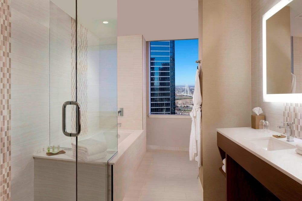 Suite, 1 King Bed, Corner