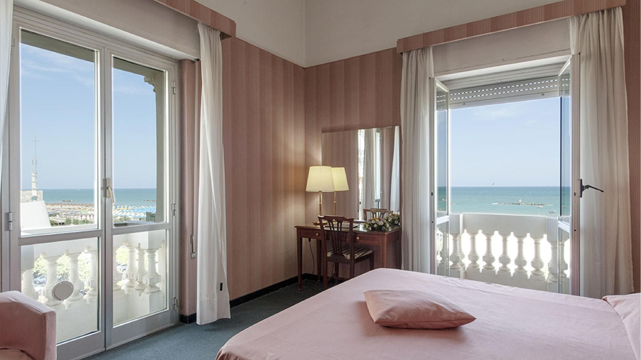 Double or Twin Room with Sea View