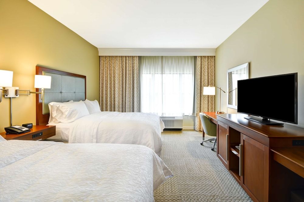 Room, 2 Queen Beds, Accessible, Bathtub