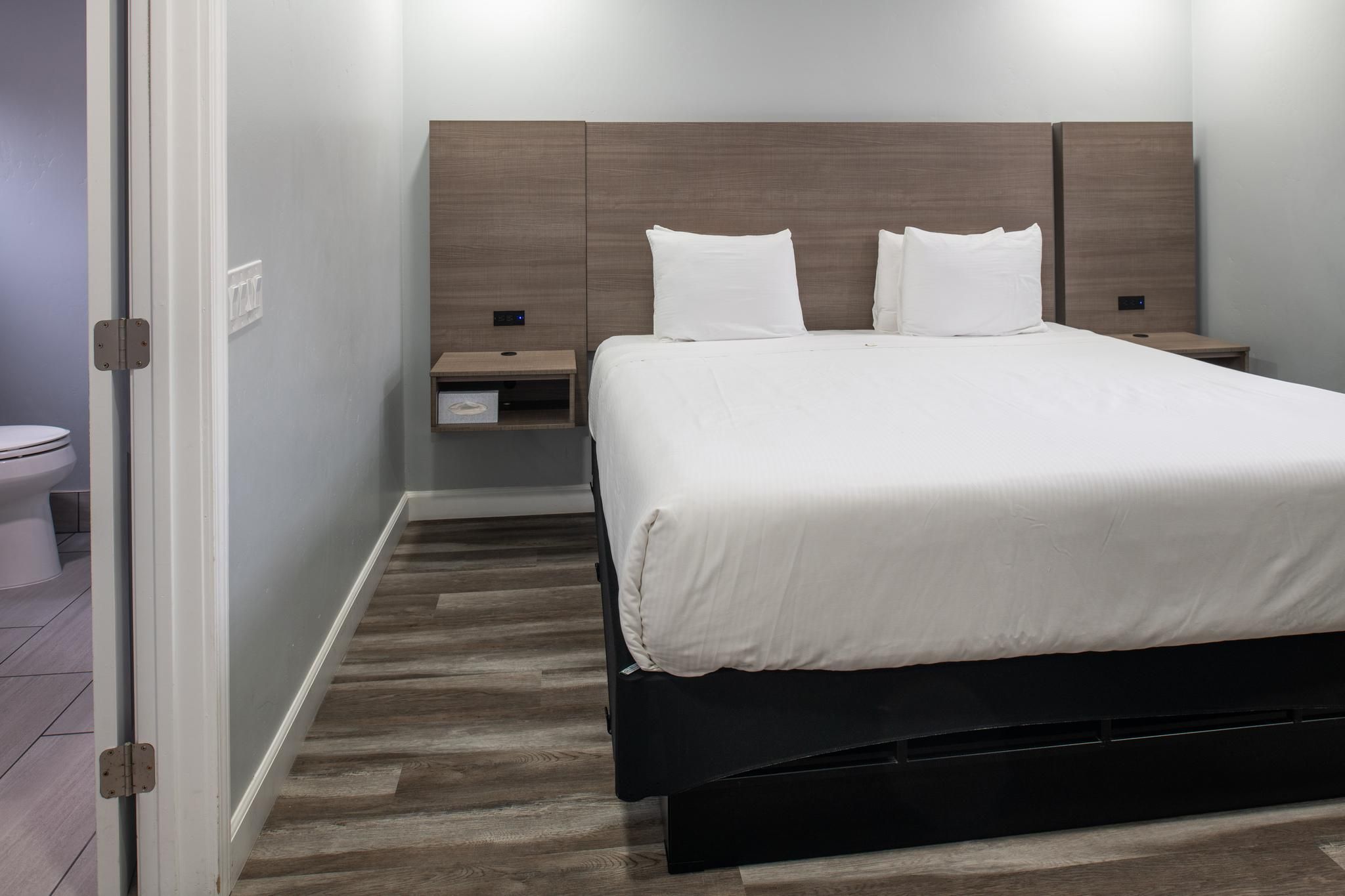 Deluxe Suite with Kitchen