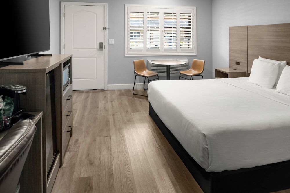 Lone Oak Lodge Room, 1 King Bed