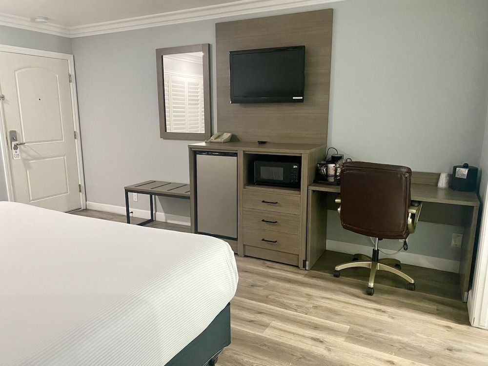 Lone Oak Lodge Room, 1 King Bed 7