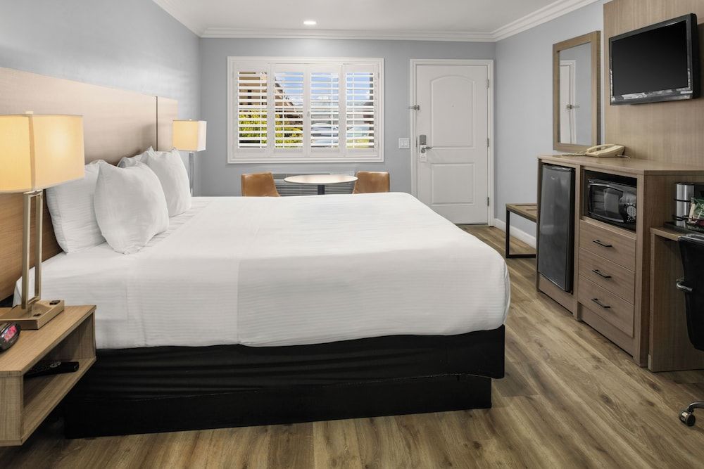 Lone Oak Lodge Room, 1 King Bed 3