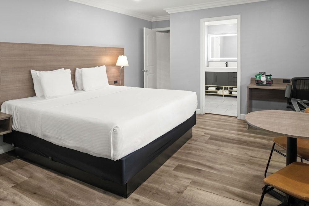 Lone Oak Lodge Room, 1 King Bed 5