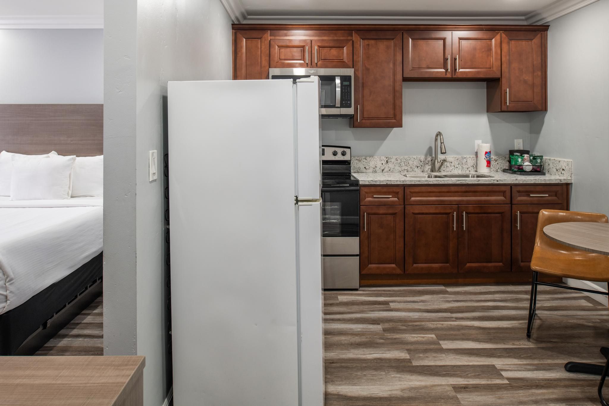 Deluxe Suite with Kitchen