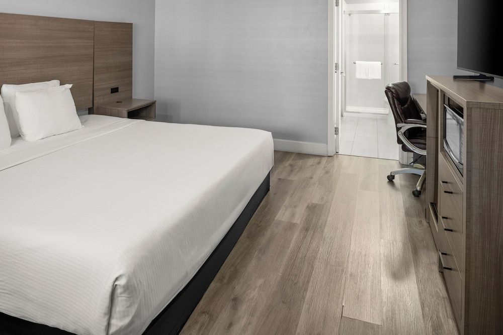 Lone Oak Lodge Room, 1 King Bed 6