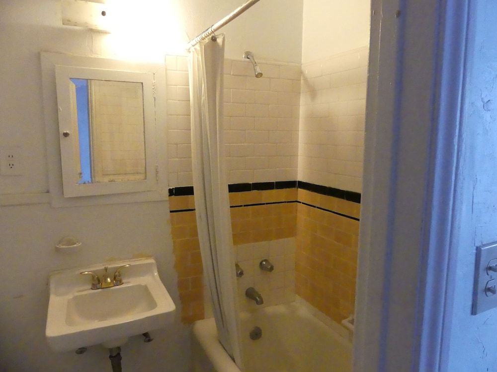 Wilshire Orange Hotel Standard Double Room 9