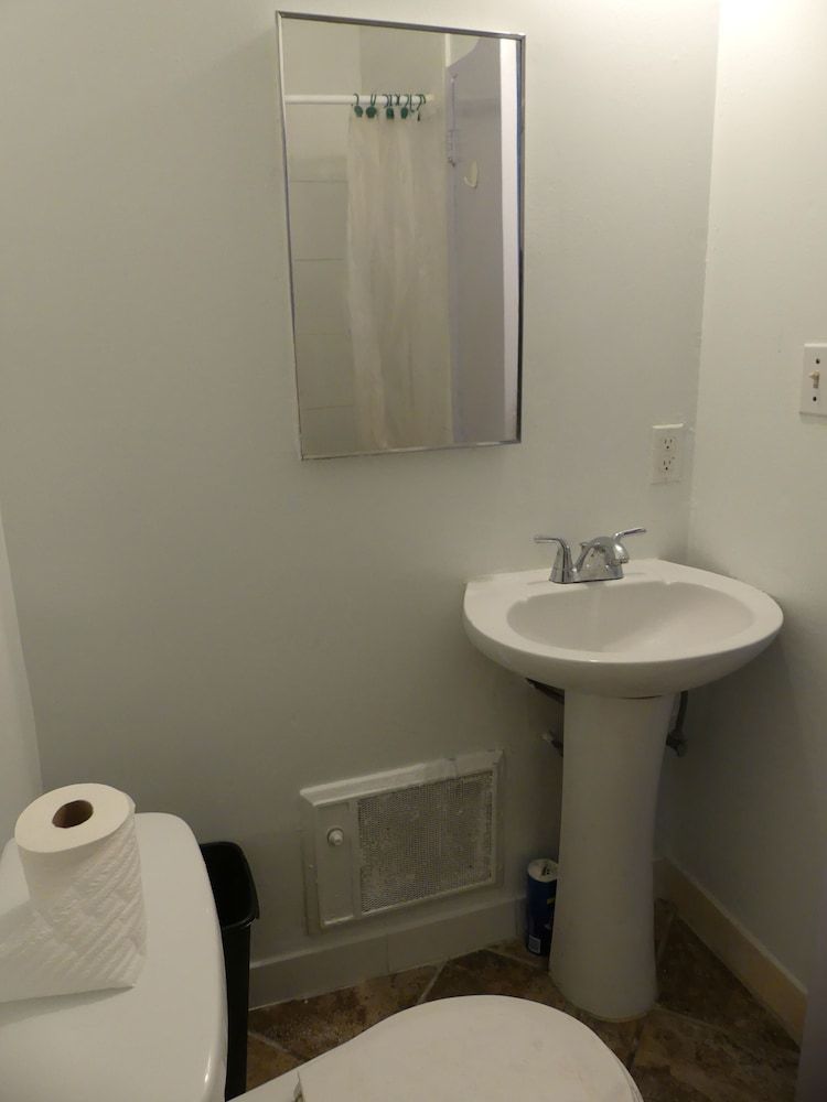 Wilshire Orange Hotel Economy Single Room, 1 Twin Bed, Private Bathroom 5