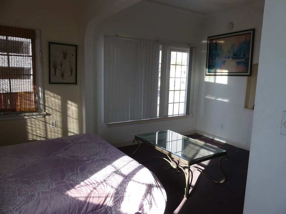 Wilshire Orange Hotel Double Room, Shared Bathroom 11