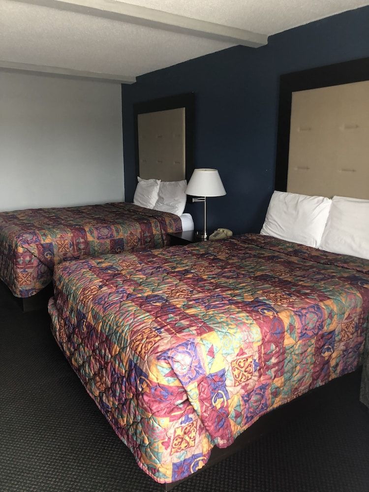 Scottish Inns Locust Grove Classic Room 2 Queen Beds Non Smoking