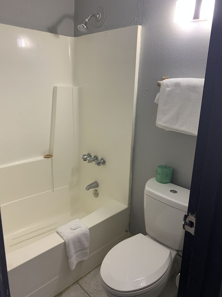 Scottish Inns Locust Grove Economy Room 5