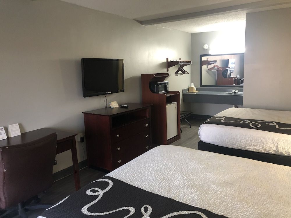 Scottish Inns Locust Grove Classic 2 Queen Beds Smoking 4