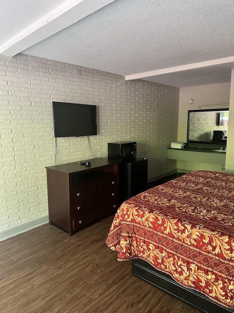 Scottish Inns Locust Grove Economy Room 4