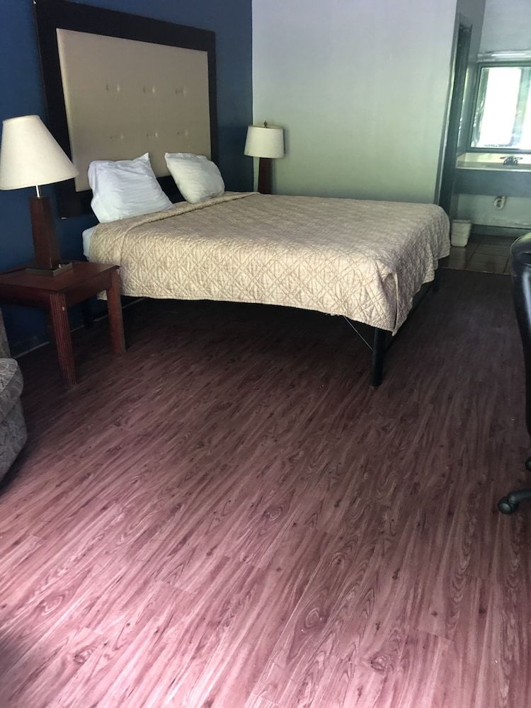 Scottish Inns Locust Grove Economy Room 2