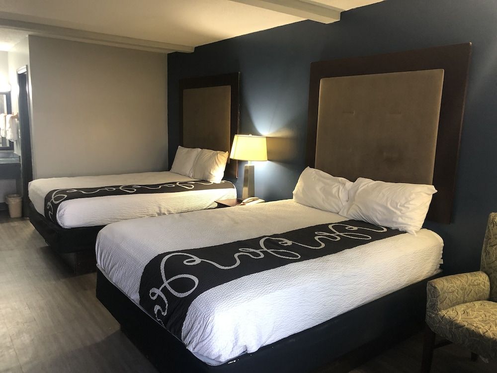 Scottish Inns Locust Grove Classic 2 Queen Beds Smoking 3