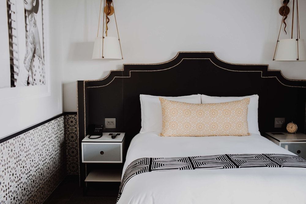Room, 1 Queen Bed (Sestina)