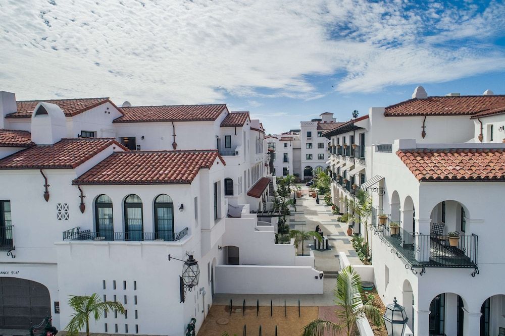 undefined Hotel Californian 2