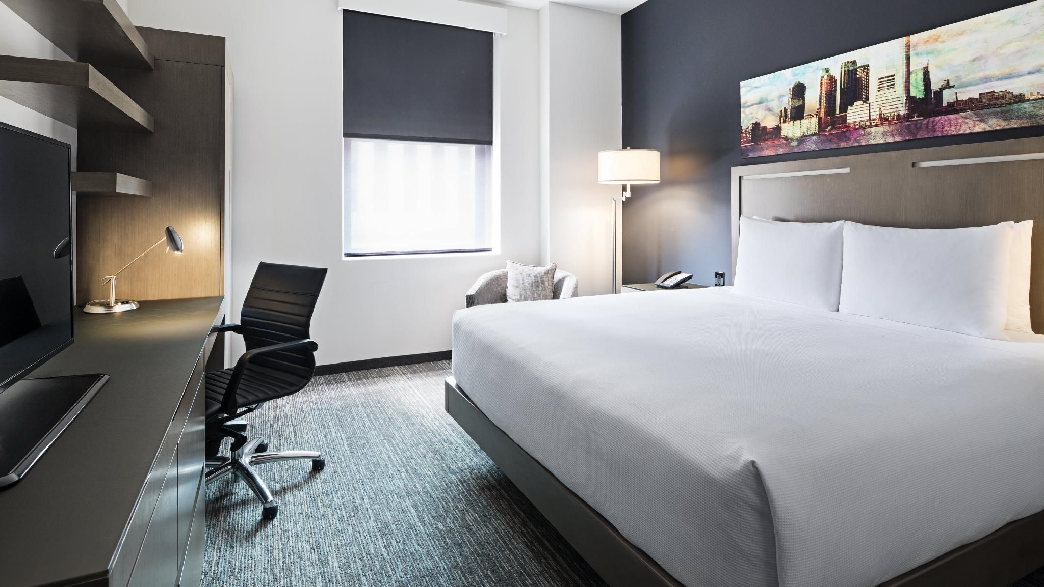 King Bed Den Guestroom