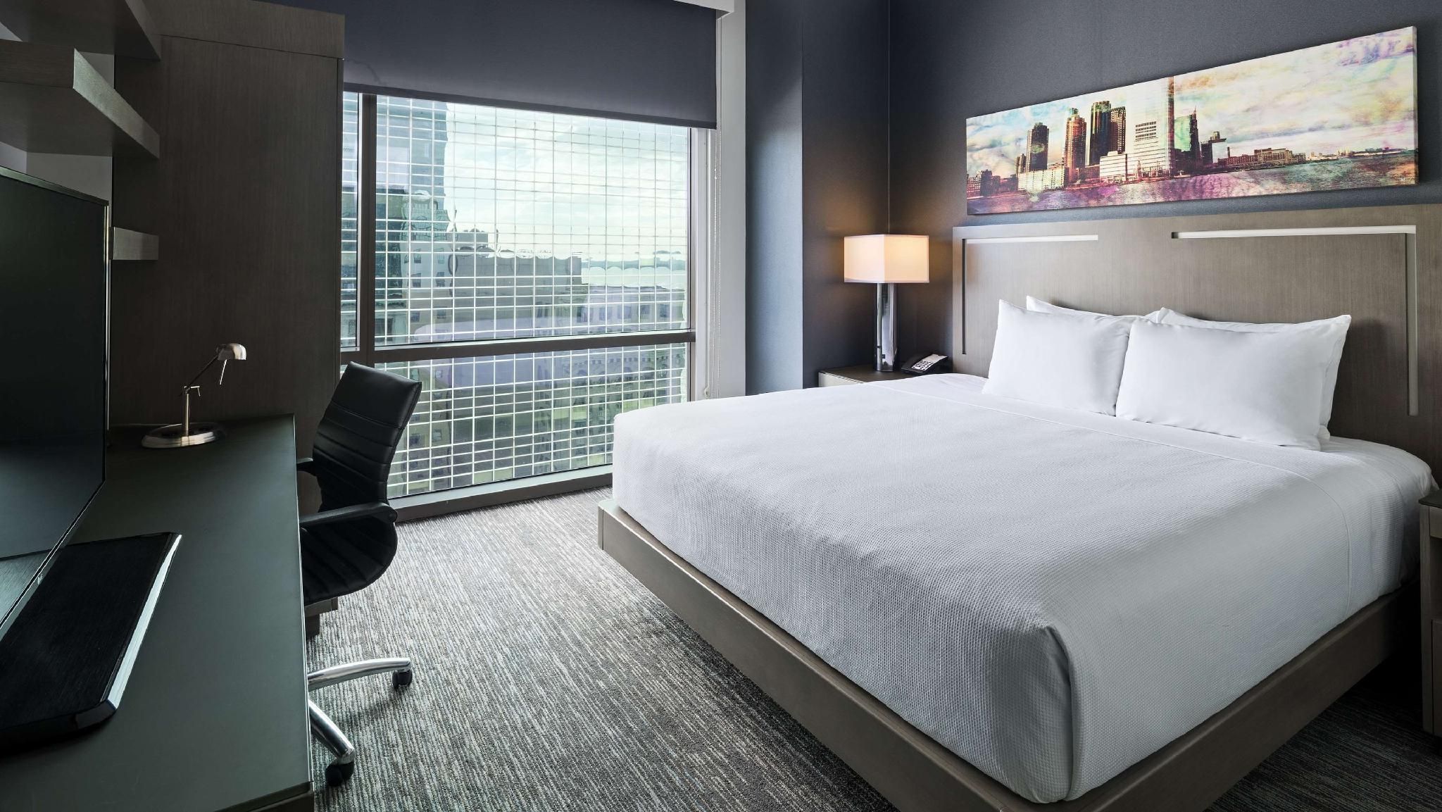 King Bed Den Guestroom