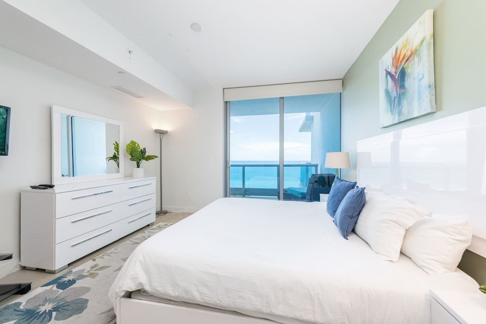 Luxury Corner Apartment, 1 Bedroom, Oceanfront