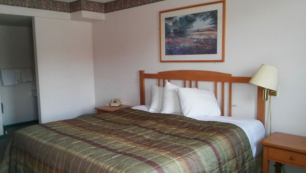 Standard Single Room, 1 Queen Bed, Non Smoking