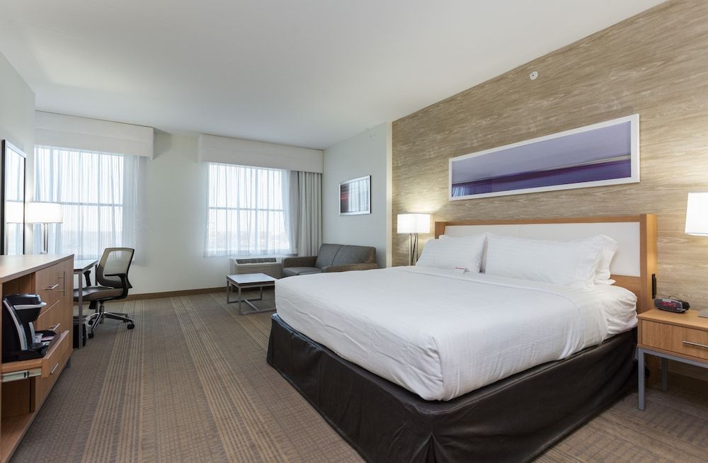 Deluxe Room, 1 King Bed, Accessible, Non Smoking