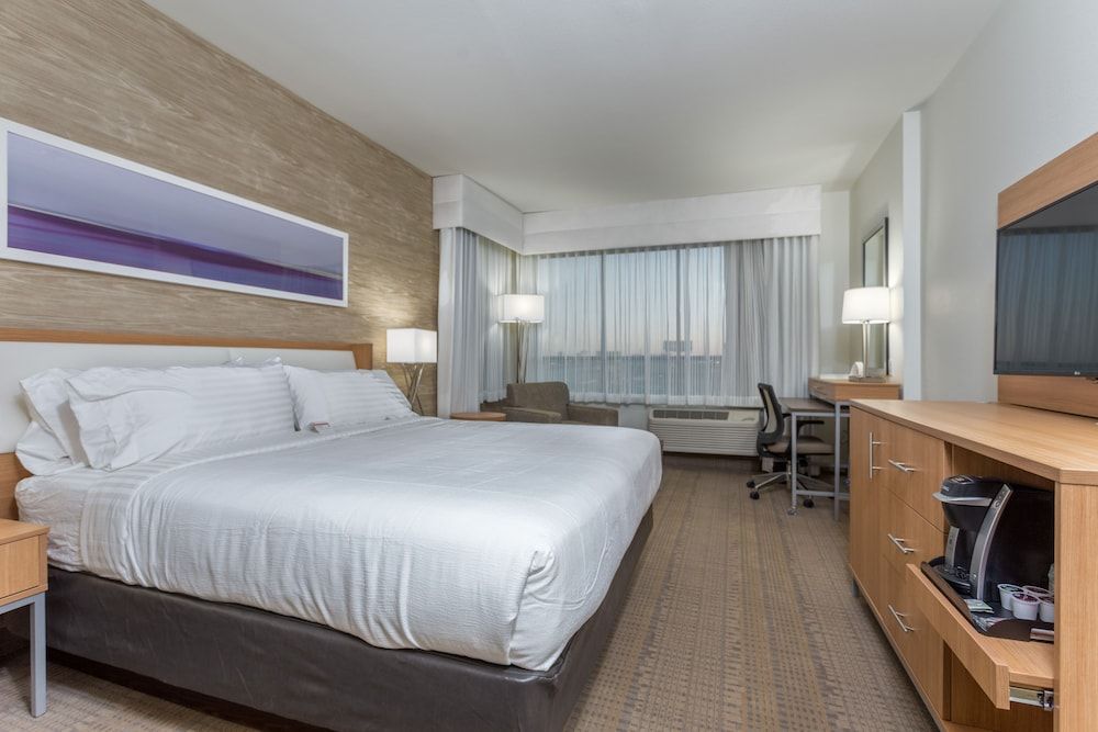 Deluxe Room, 1 King Bed, Accessible, Non Smoking