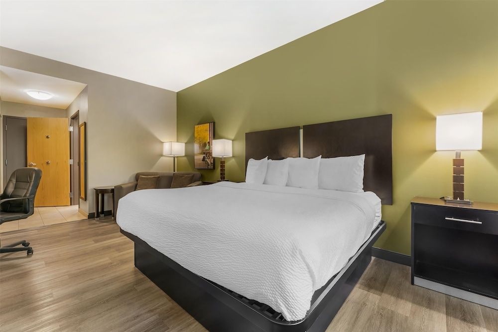 Best Western Plus Franciscan Square Inn and Suites Standard Room, 1 King Bed, Non Smoking, Refrigerator & Microwave (with Single Sofabed;Larger Room) 2