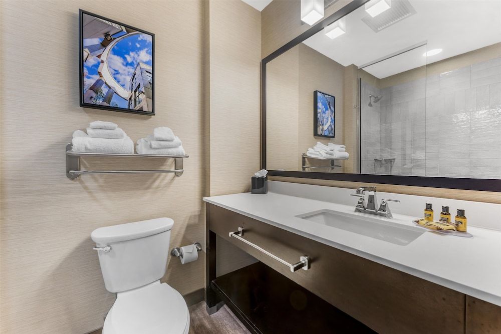 Best Western Plus Franciscan Square Inn and Suites Suite, 1 King Bed, Non Smoking, Kitchenette (Larger Room) 4