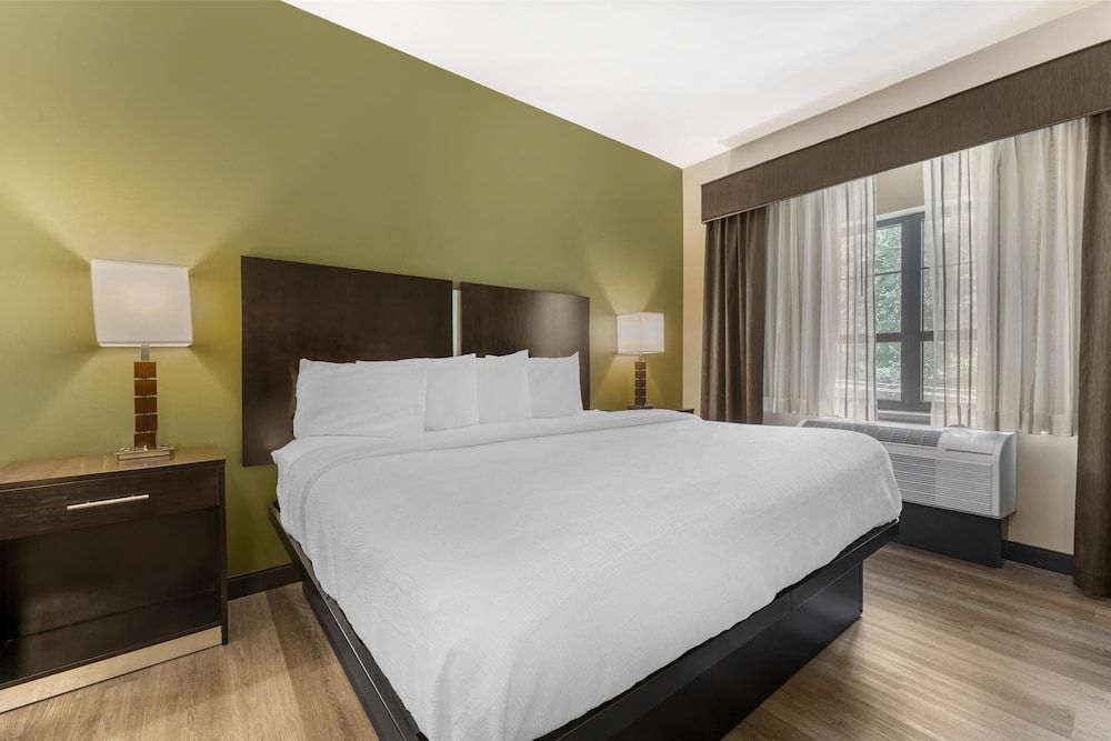 Standard Room, 1 King Bed, Accessible, Refrigerator & Microwave