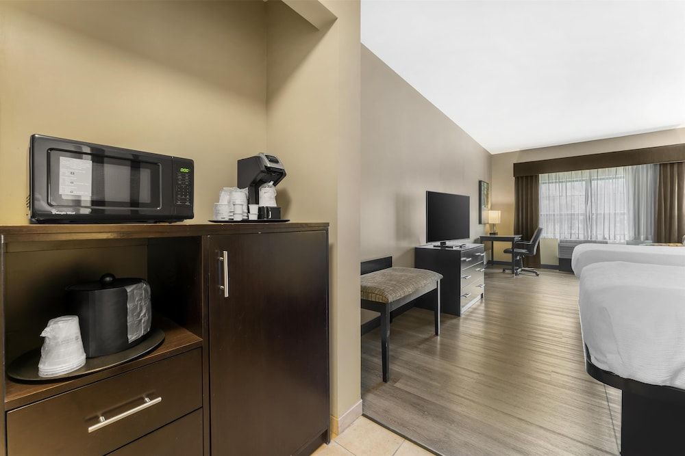 Best Western Plus Franciscan Square Inn and Suites Standard Room, 2 Queen Beds, Non Smoking, Refrigerator & Microwave 5