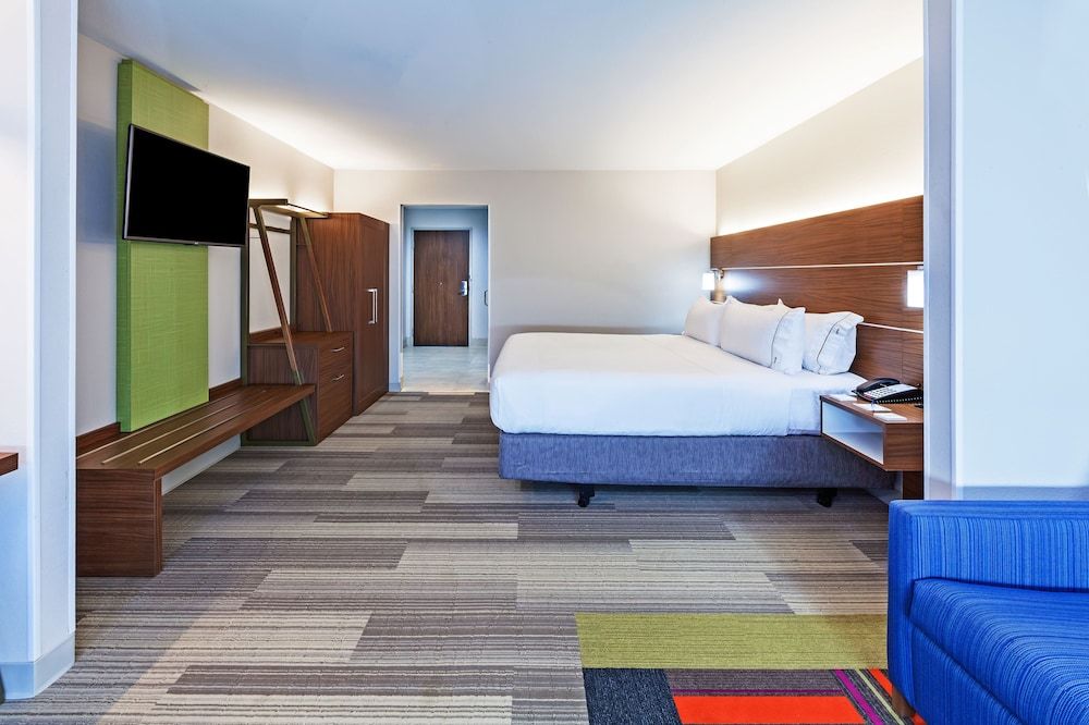 Suite, 1 King Bed, Accessible Bathtub, Non Smoking (Communications)
