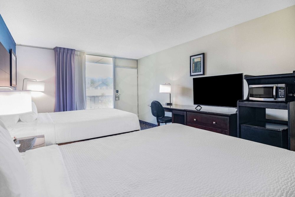 Suite, 2 Queen Beds, Non Smoking