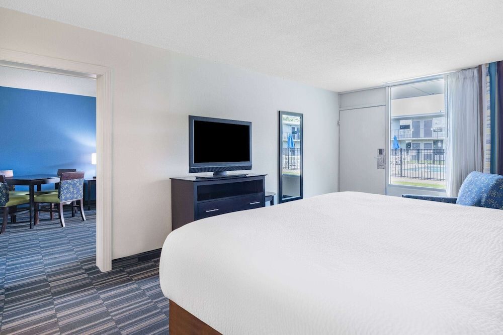 Suite, 1 King Bed, Non Smoking