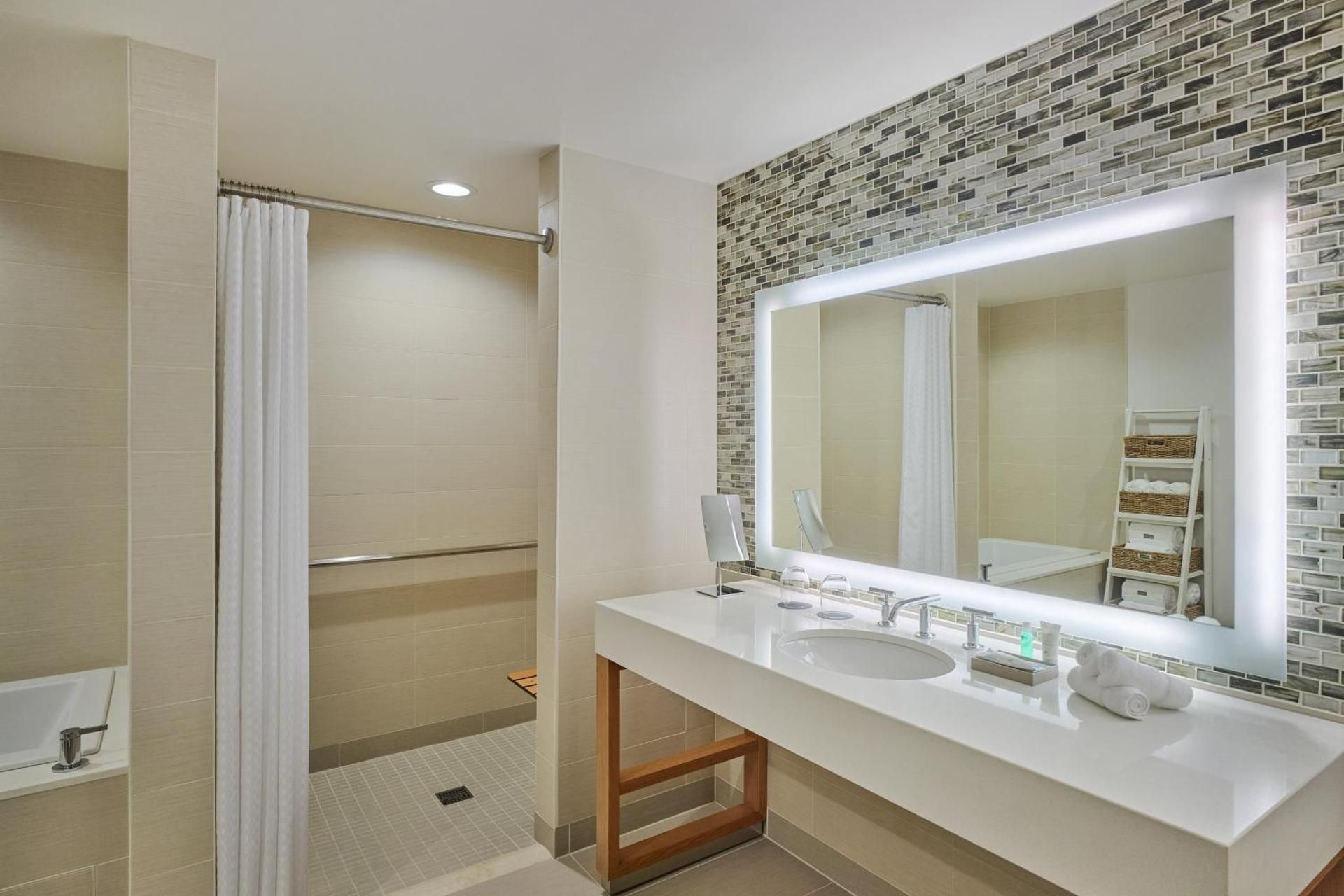 One-Bedroom Executive Suite with Roll-In Shower - Mobility/Hearing Accessible