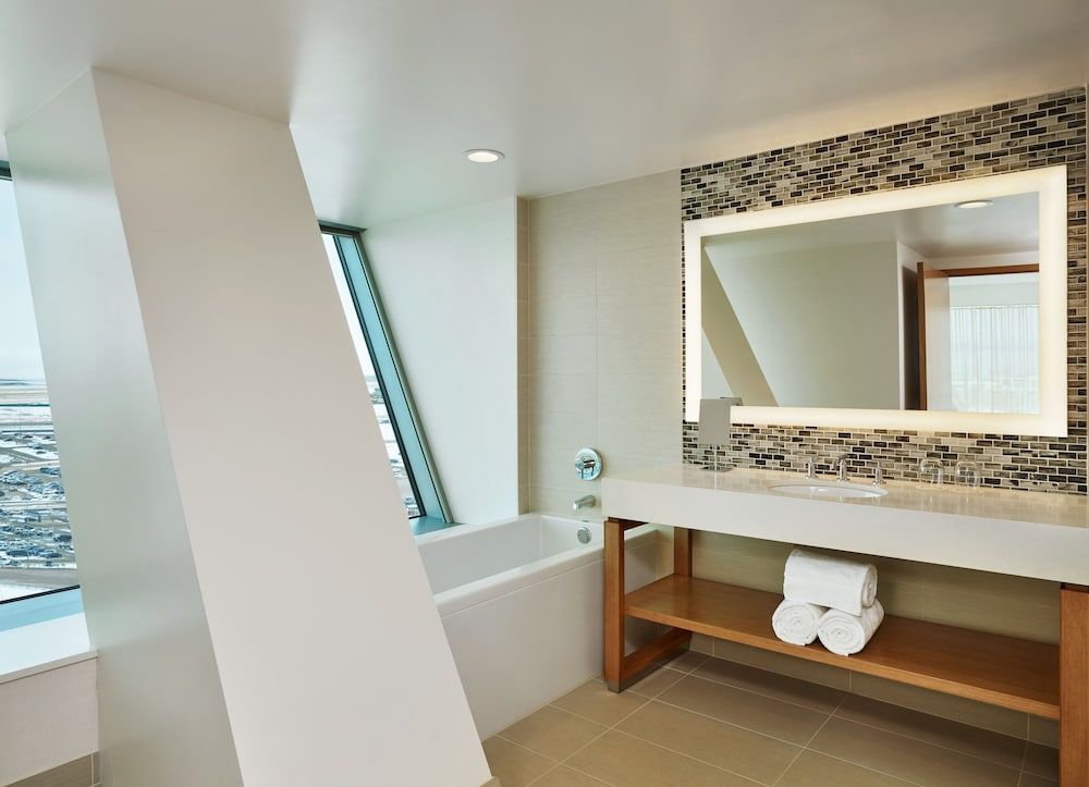 The Westin Denver International Airport Traditional Room, 2 Queen Beds 7